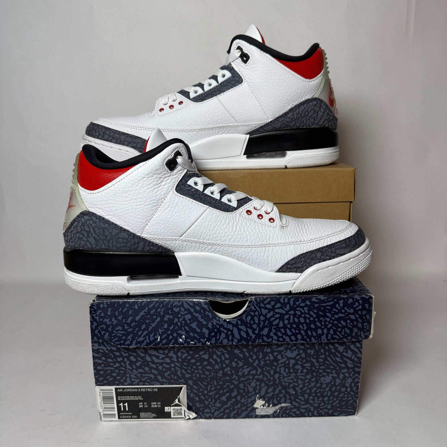 Jordan 3 Retro Fire Red Denim *pre-owned* (SIZE 11)