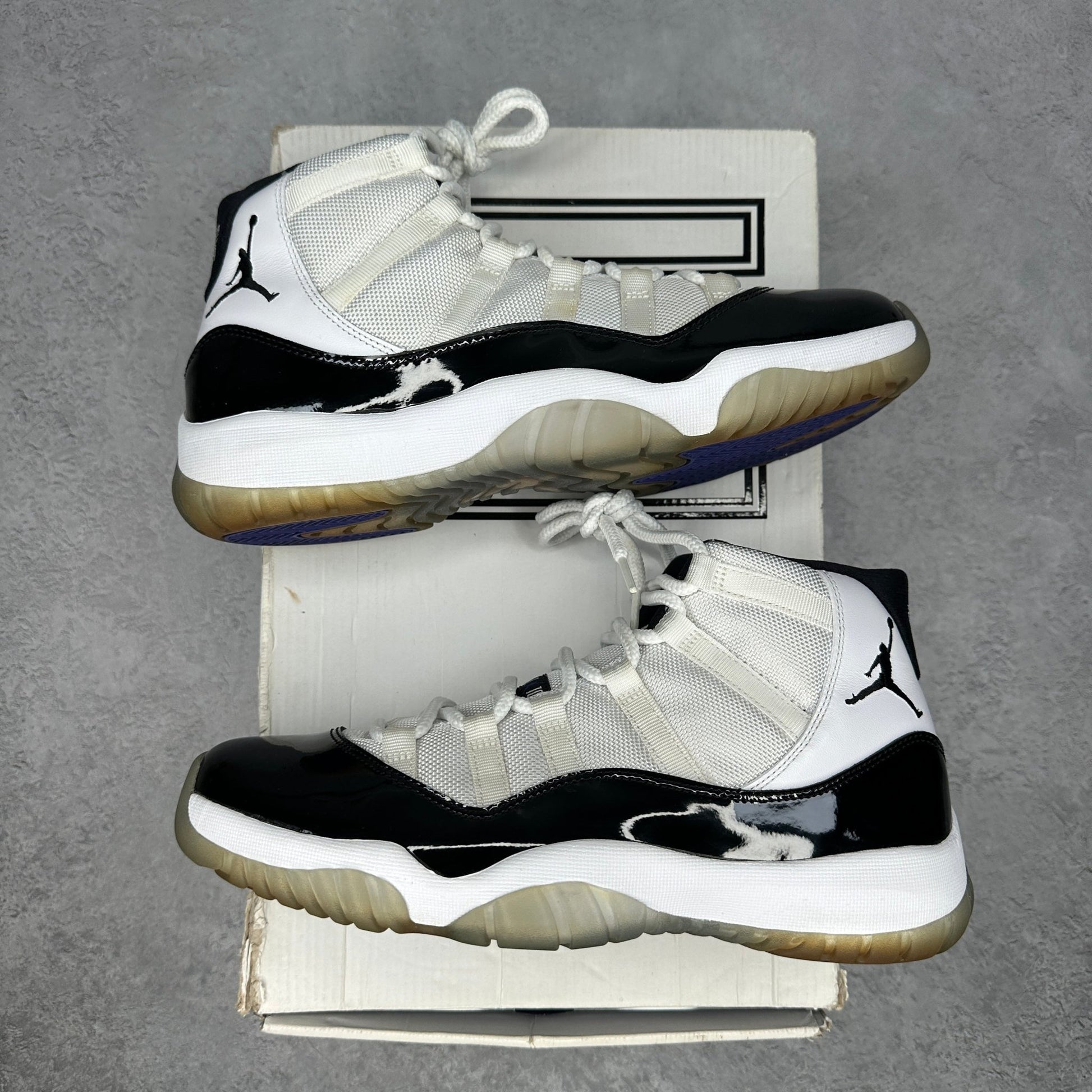 Jordan 11 Retro Concord (2011) *pre - owned* SIZE 9.5 - Kicks Collective PA - Jordan - 378037-107 - Men's Shoes - 9.5M/11W - Pre - Owned
