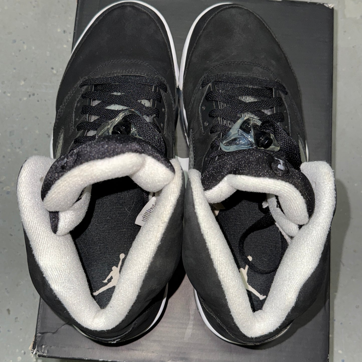 Jordan 5 Retro Moonlight Oreo *pre-owned* (SIZE 10)