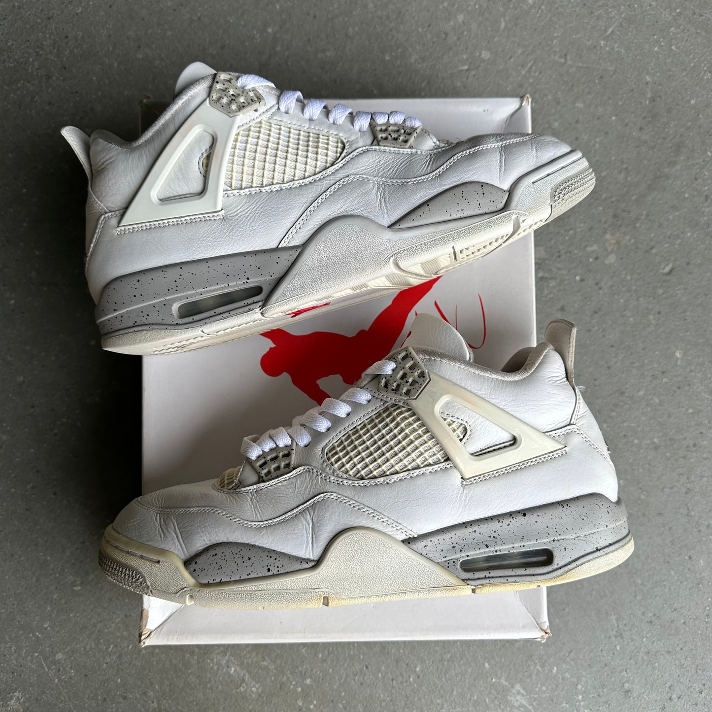 Jordan 4 Retro White Oreo (2021) *pre-owned* (SIZE 11)