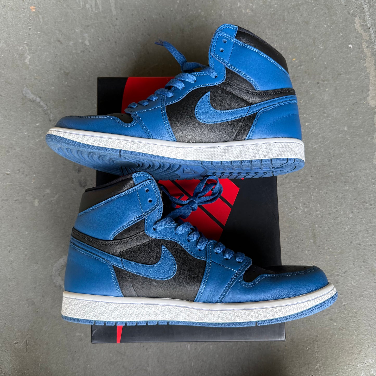Jordan 1 Retro High OG Dark Marina Blue *pre-owned* (SIZE 10.5)