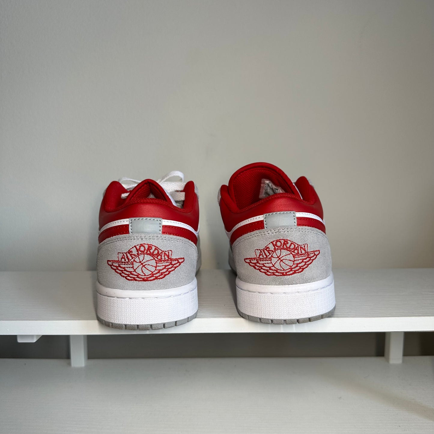 Jordan 1 Retro Low OG University Red *pre-owned* (SIZE 9)