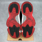 Jordan 11 Retro Playoffs Bred (2019) *pre-owned* SIZE 9