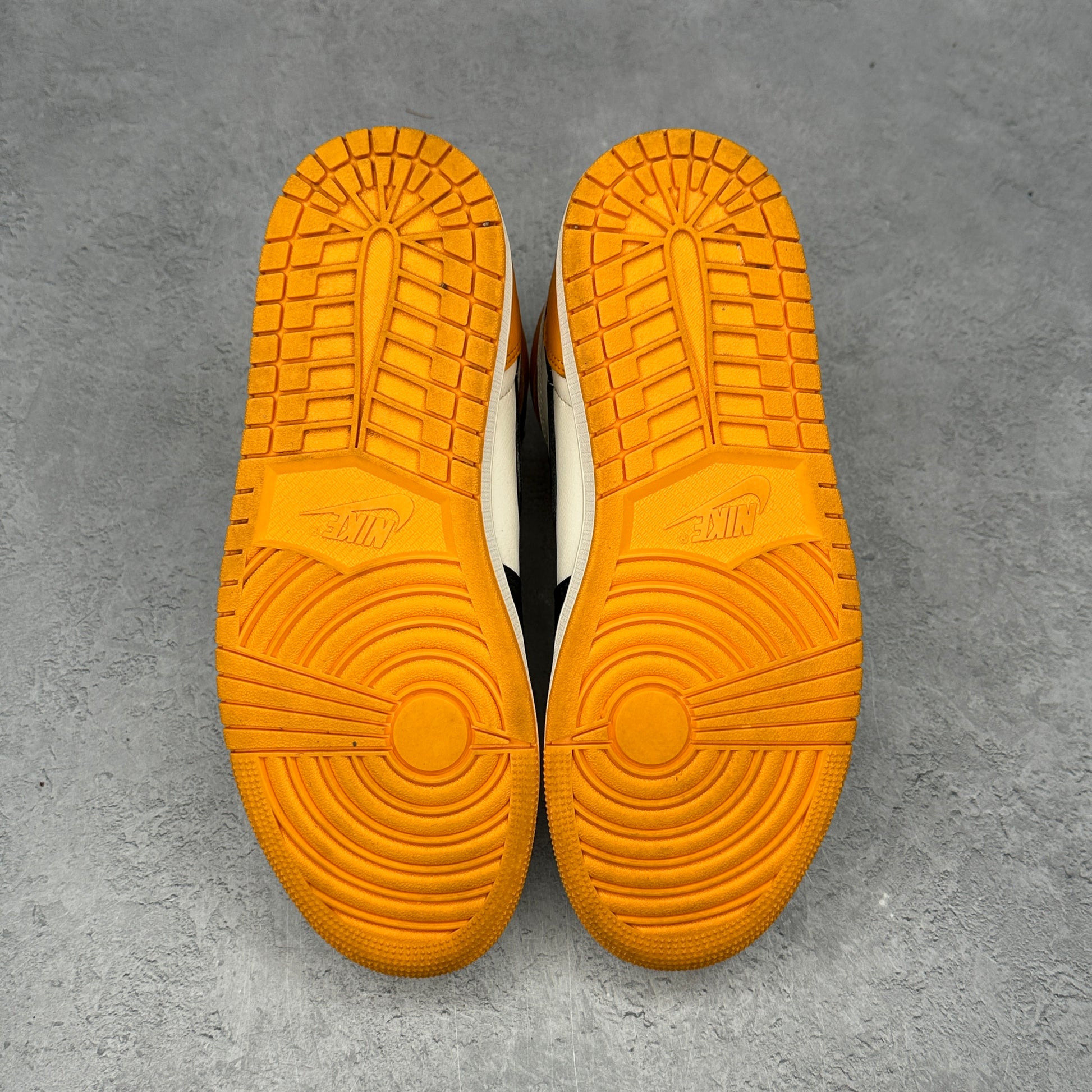 Jordan 1 Retro High OG Taxi *pre-owned* SIZE 8.5