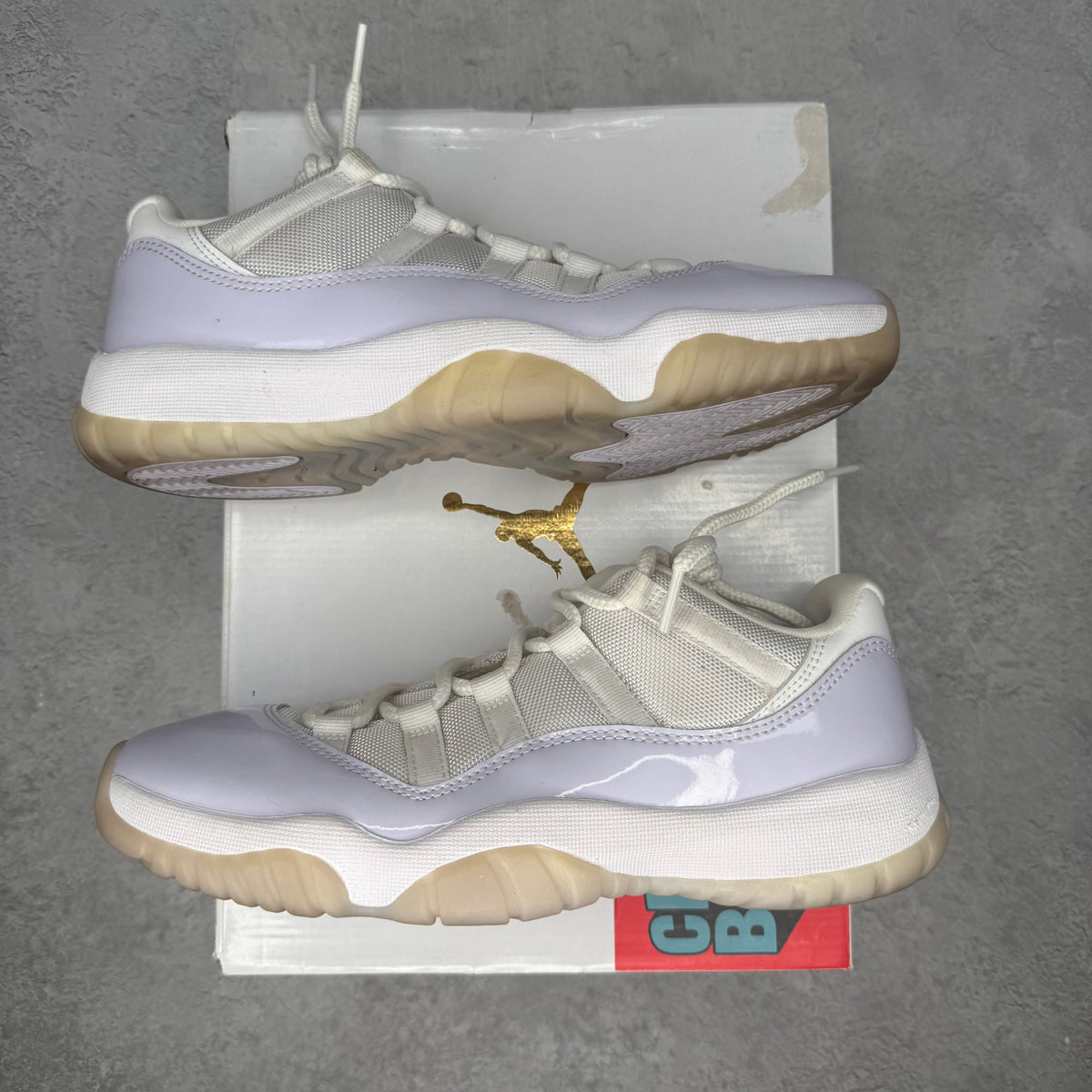 Jordan 11 Retro Low Pure Violet Women's pre-owned size 9.5W