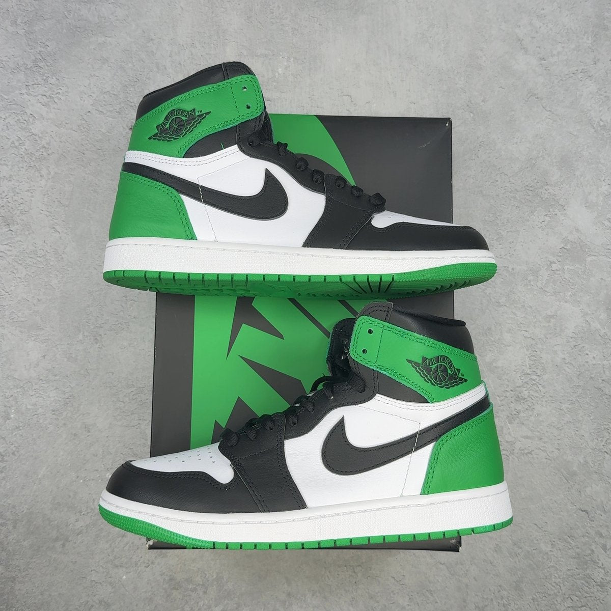Jordan 1 Retro High OG Lucky Green 9 (Pre-Owned) - front