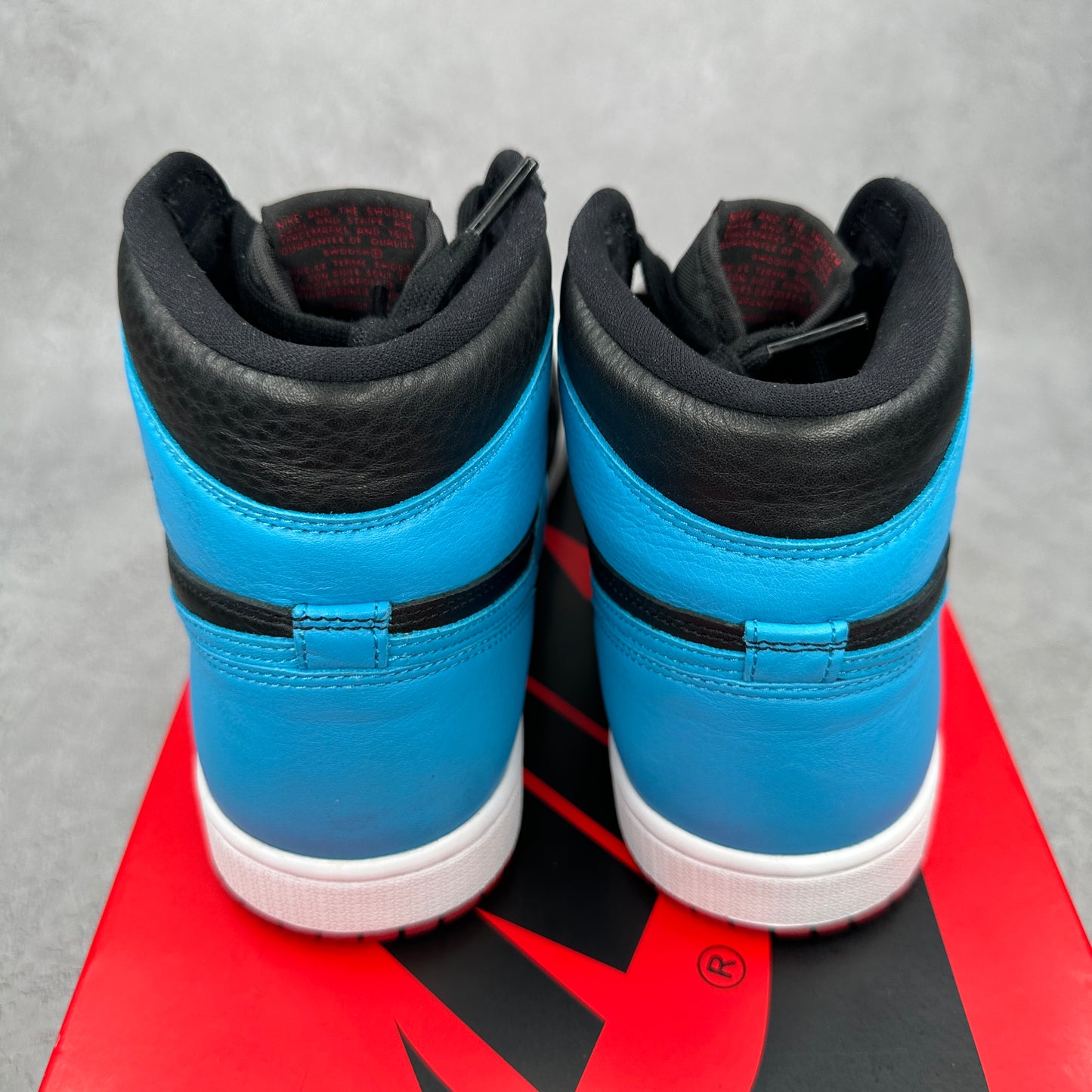 Jordan 1 Retro High NC to Chi (Women's) *pre-owned* SIZE 9W
