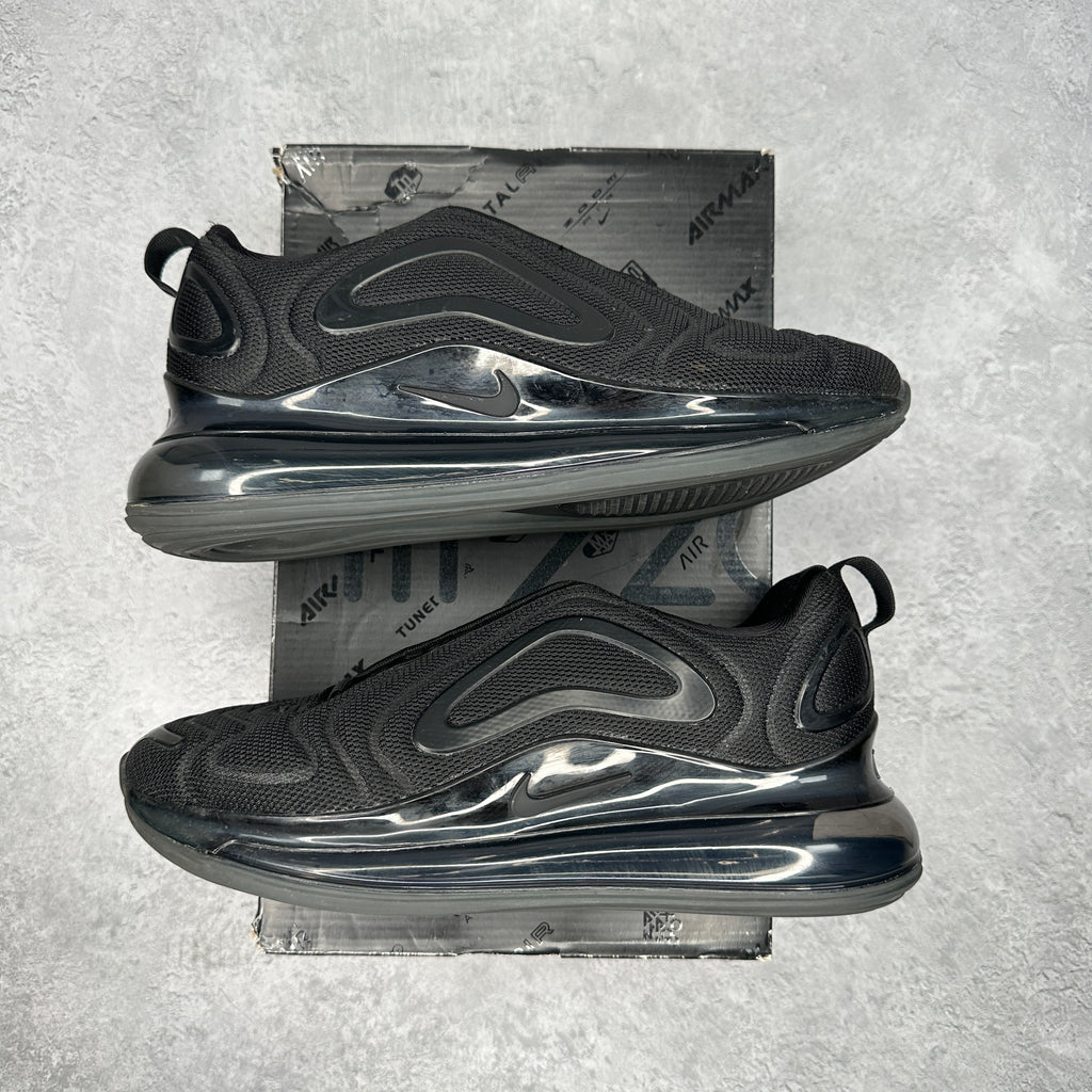 Nike Air Max 720 Triple Black (GS) *pre-owned* SIZE 7Y