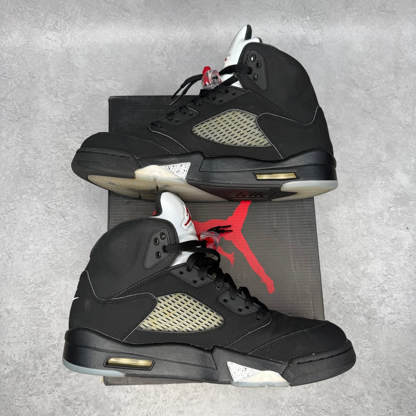 Jordan 5 Retro Black Metallic (2016) *pre - owned* SIZE 11 - Kicks Collective PA - Jordan - 845035-003 - Men's Shoes - 11M/12.5W - Pre - Owned