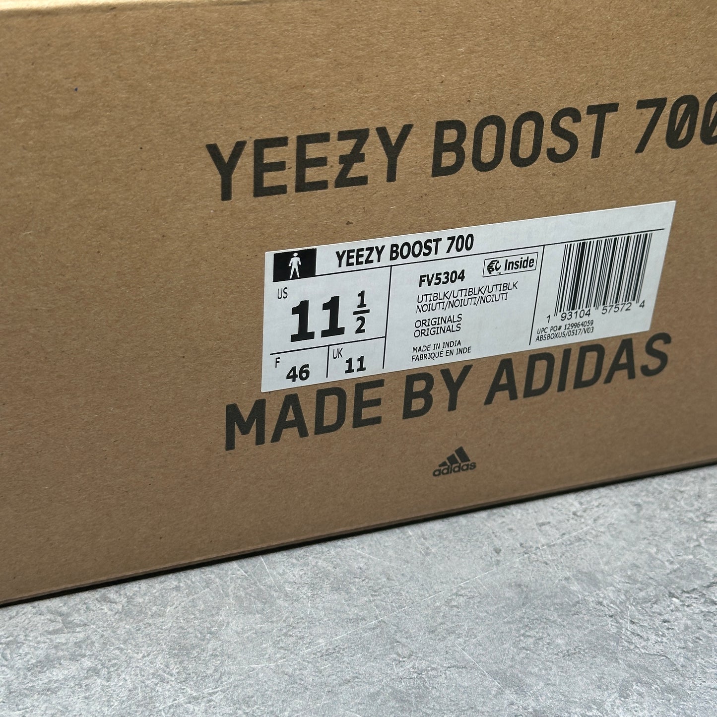 adidas Yeezy Boost 700 Utility Black *pre-owned* SIZE 11.5