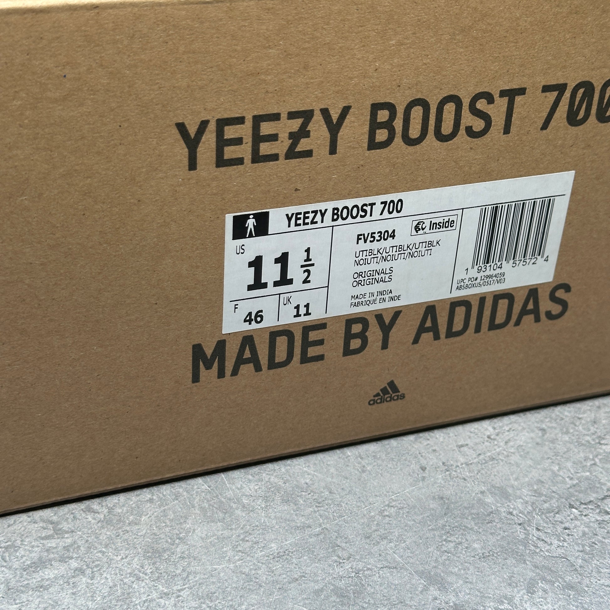 adidas Yeezy Boost 700 Utility Black *pre-owned* SIZE 11.5