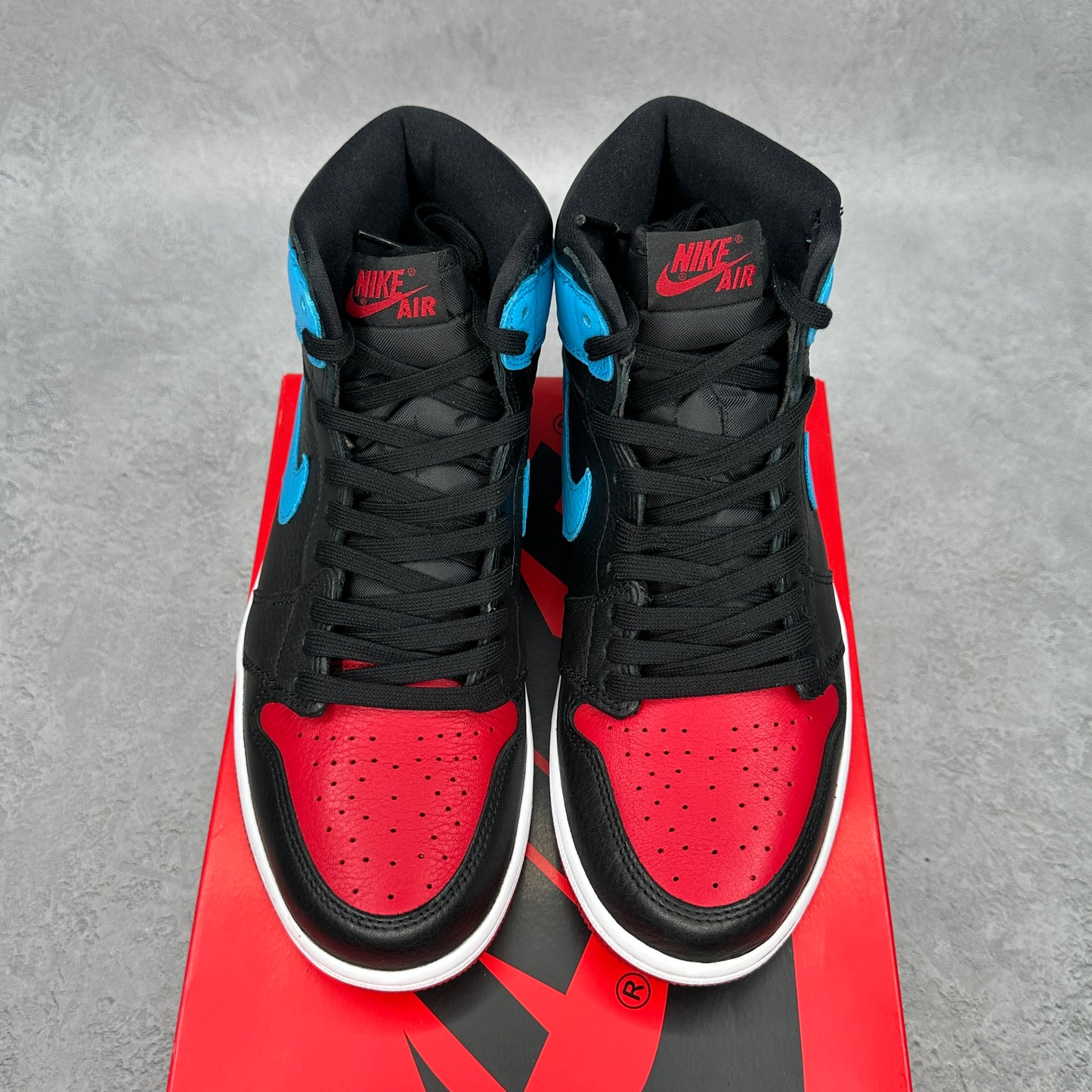 Jordan 1 Retro High NC to Chi (Women's) *pre-owned* SIZE 9W