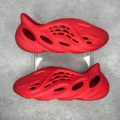 adidas Yeezy Foam RNNR Vermillion *pre-owned* SIZE 14