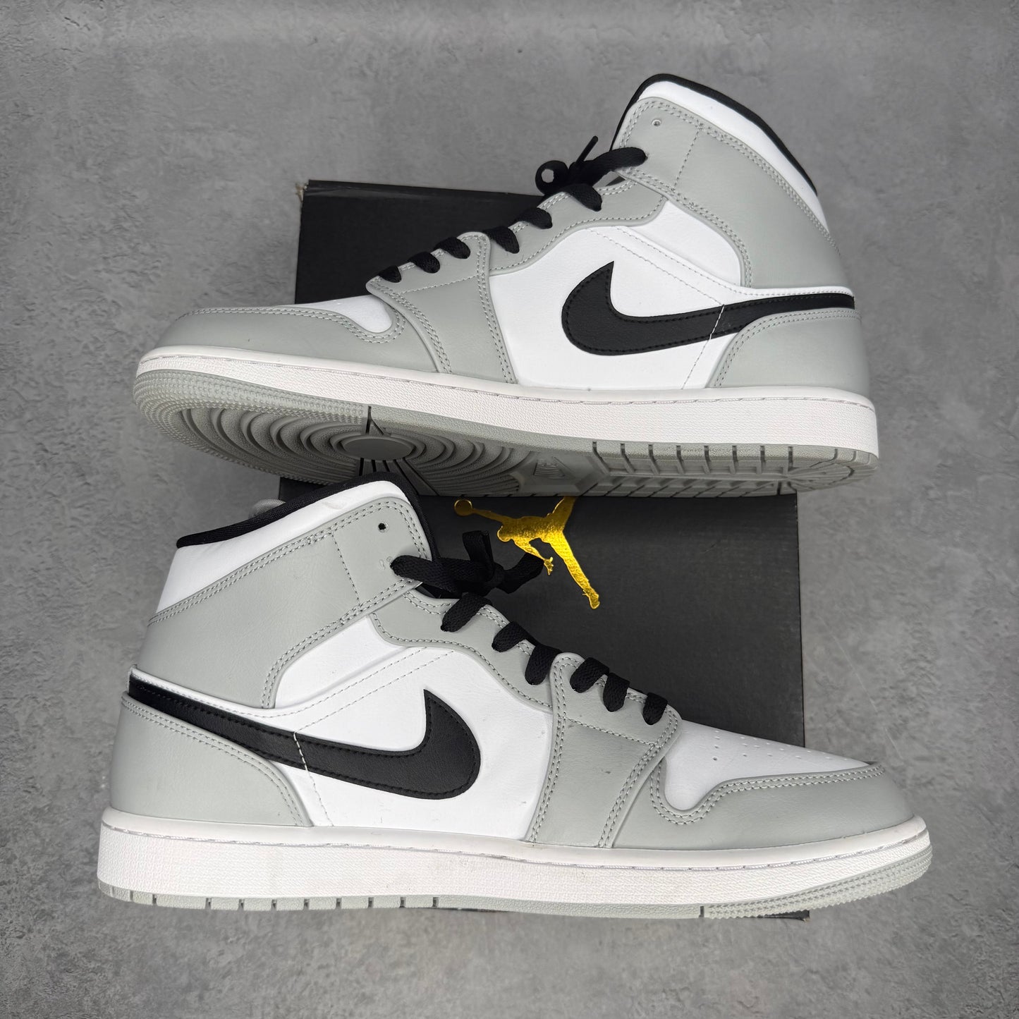 Jordan 1 Mid Light Smoke Grey *pre-owned* SIZE 13