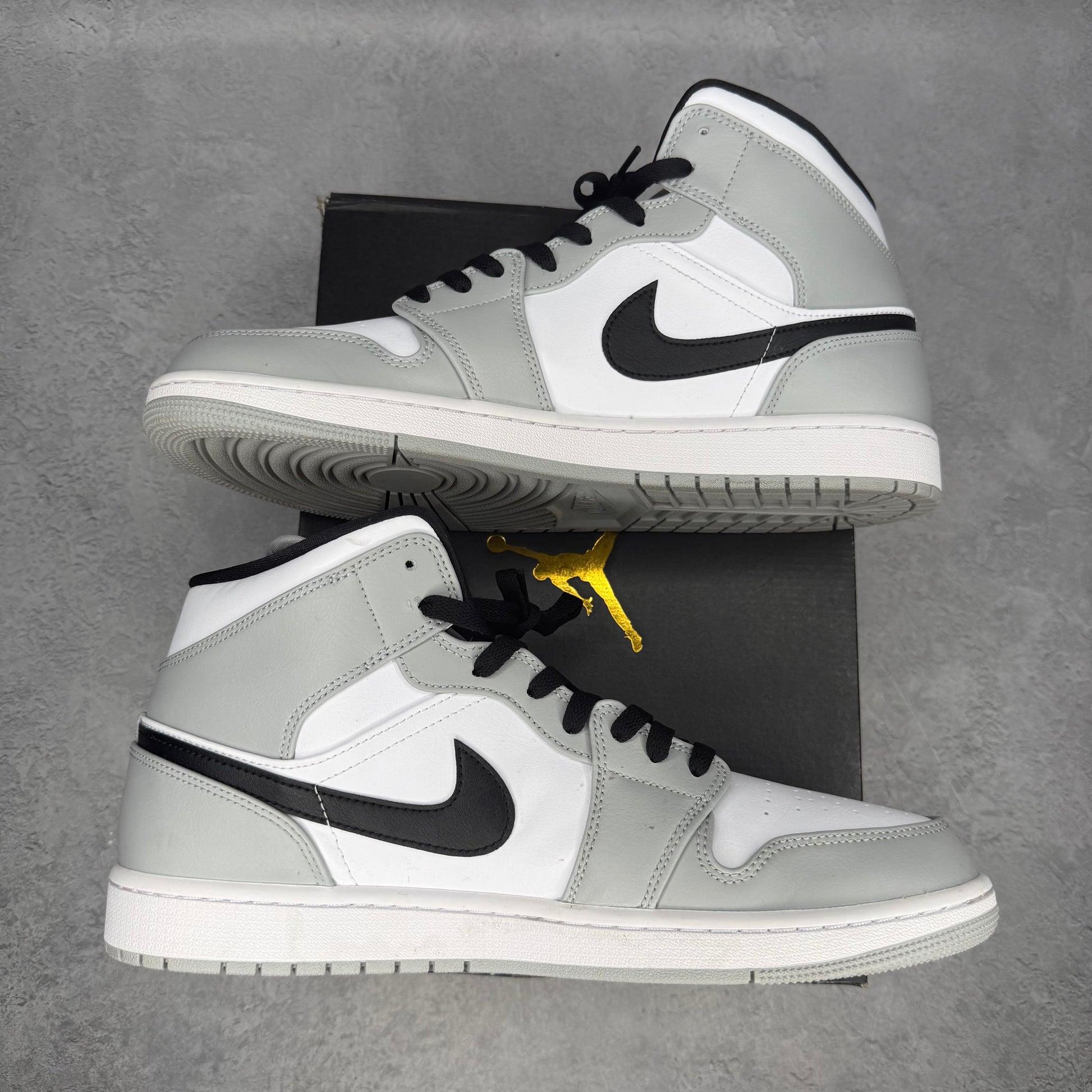 Jordan 1 Mid Light Smoke Grey *pre-owned* SIZE 13