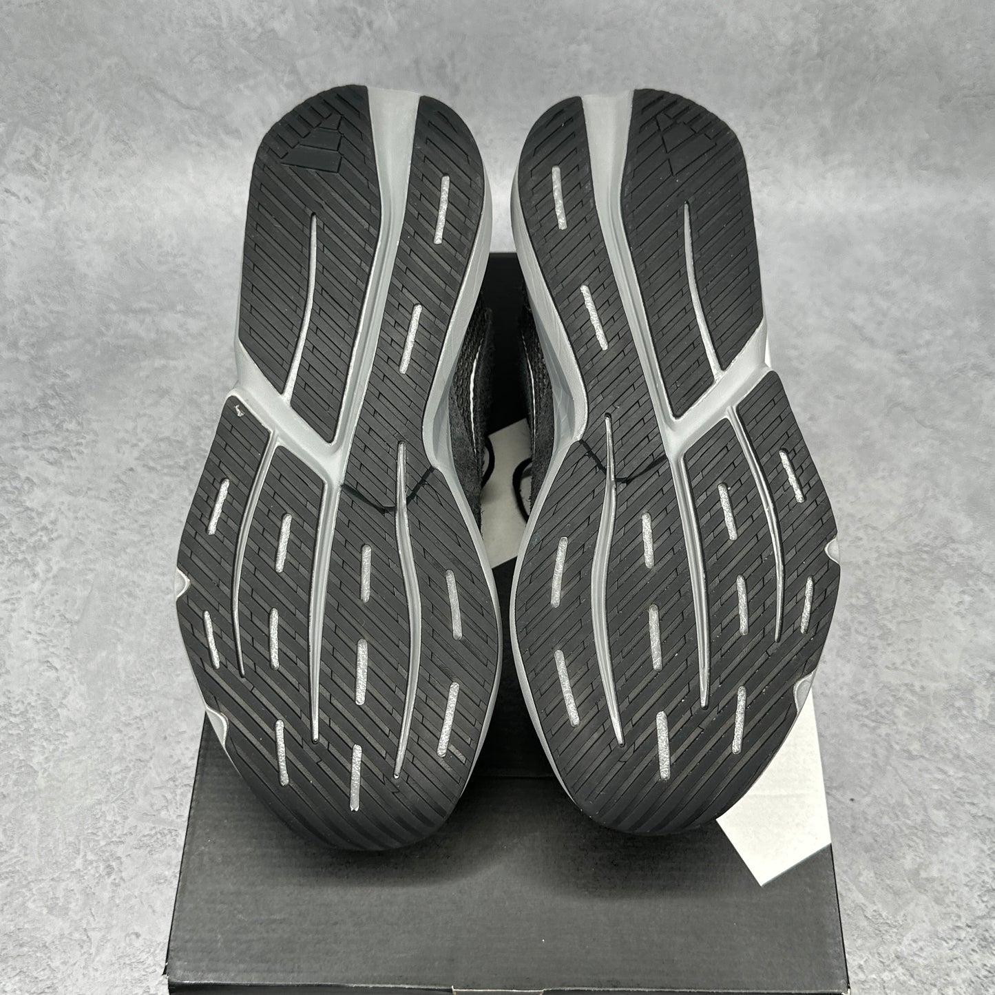 adidas Lightblaze Carbon Grey VNDS *pre-owned* SIZE 9.5