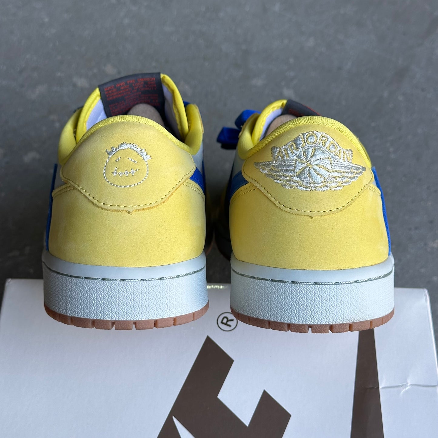 Jordan 1 Retro Low OG SP Travis Scott Canary *pre-owned* (SIZE 9.5M/11W)