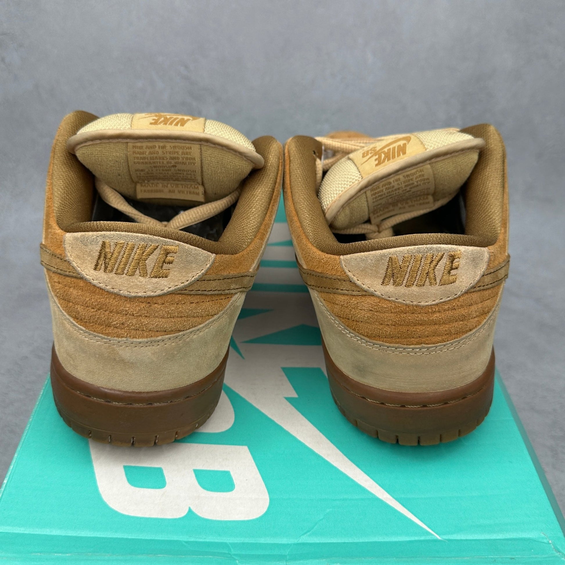 Nike SB Dunk Low Wheat (2017) *pre - owned* SIZE 9.5 - Kicks Collective PA - Nike - 883232-700 - Men's Shoes - 9.5M/11W - Pre - Owned