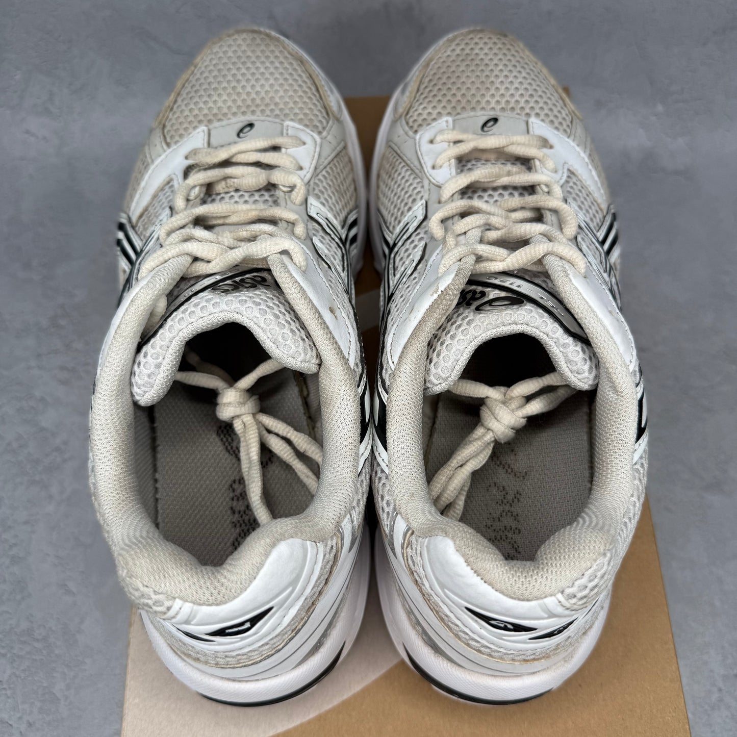 ASICS Gel-1130 White Black *pre-owned* SIZE 9