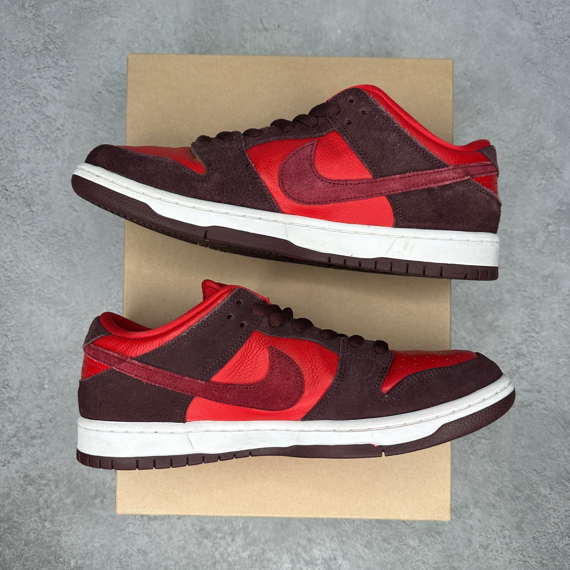 Nike SB Dunk Low Cherry *pre-owned* SIZE 10