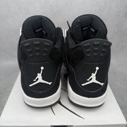 Jordan 4 Retro White Thunder *pre-owned* SIZE 9