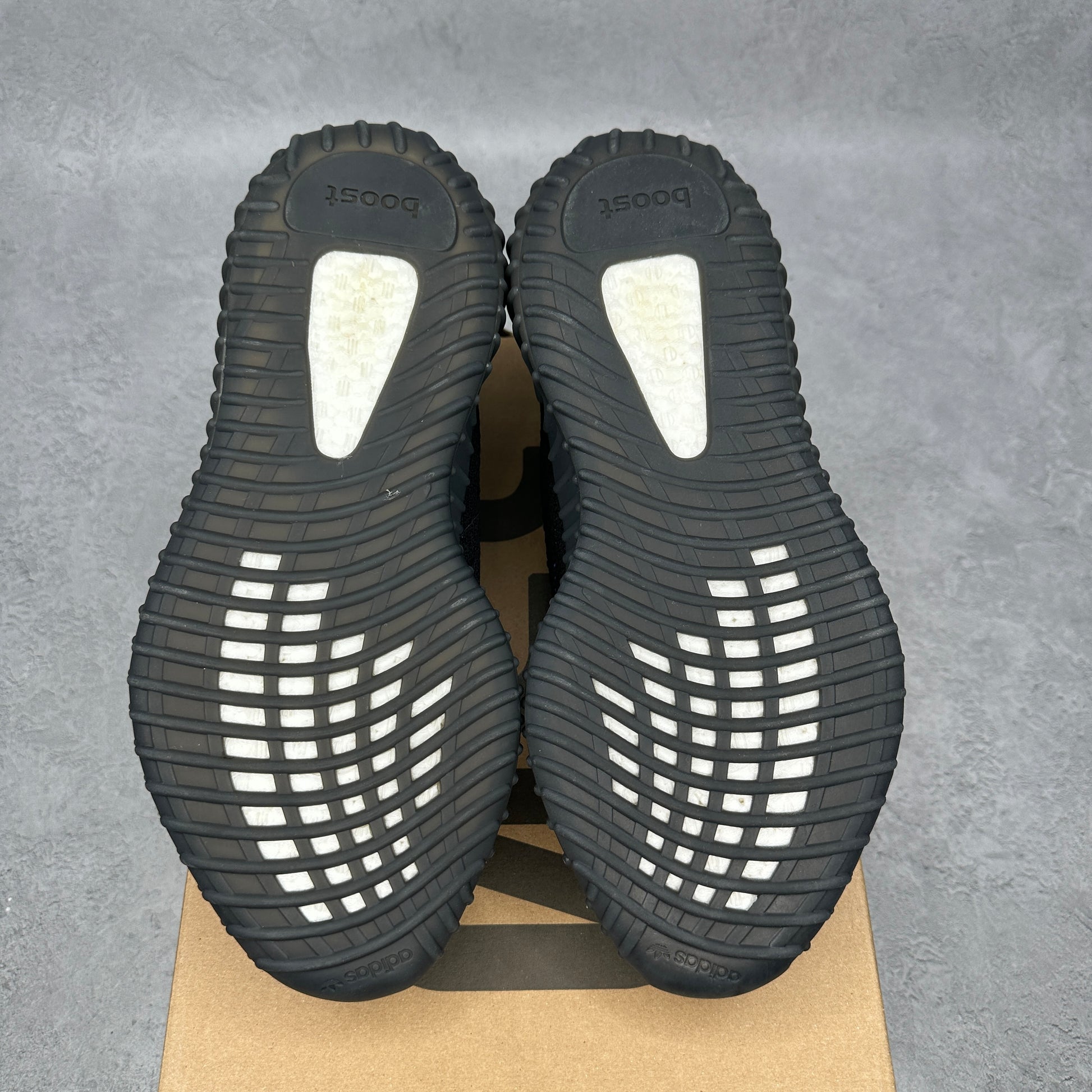 adidas Yeezy Boost 350 V2 Dazzling Blue *pre-owned* SIZE 10