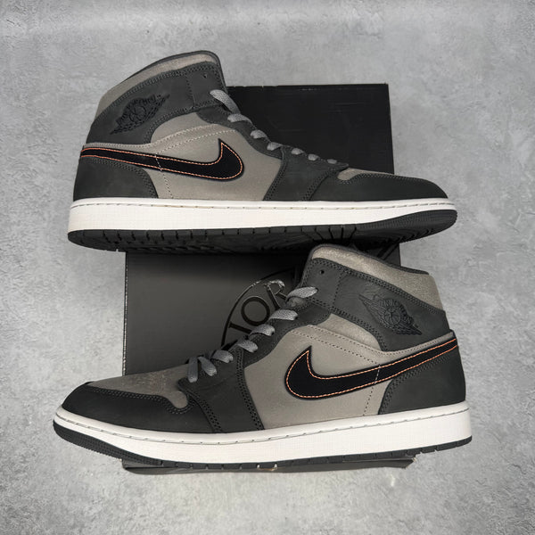 Jordan 1 Mid SE Night Stadium *pre-owned* SIZE 13