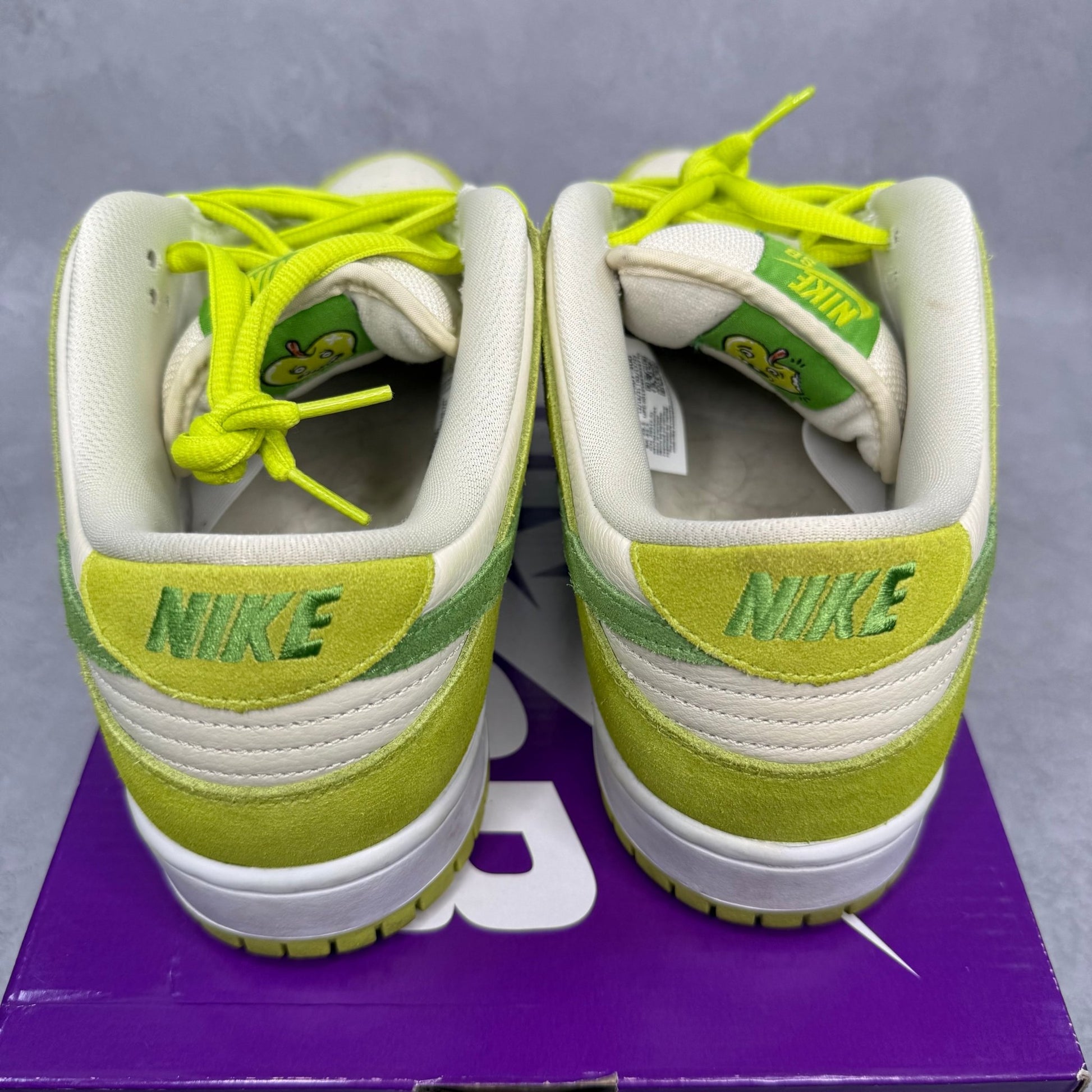 Nike SB Dunk Low Green Apple *pre - owned* SIZE 11.5 - Kicks Collective PA - Nike - DM0807 - 300 - Men's Shoes - 11.5M/13W - Pre - Owned