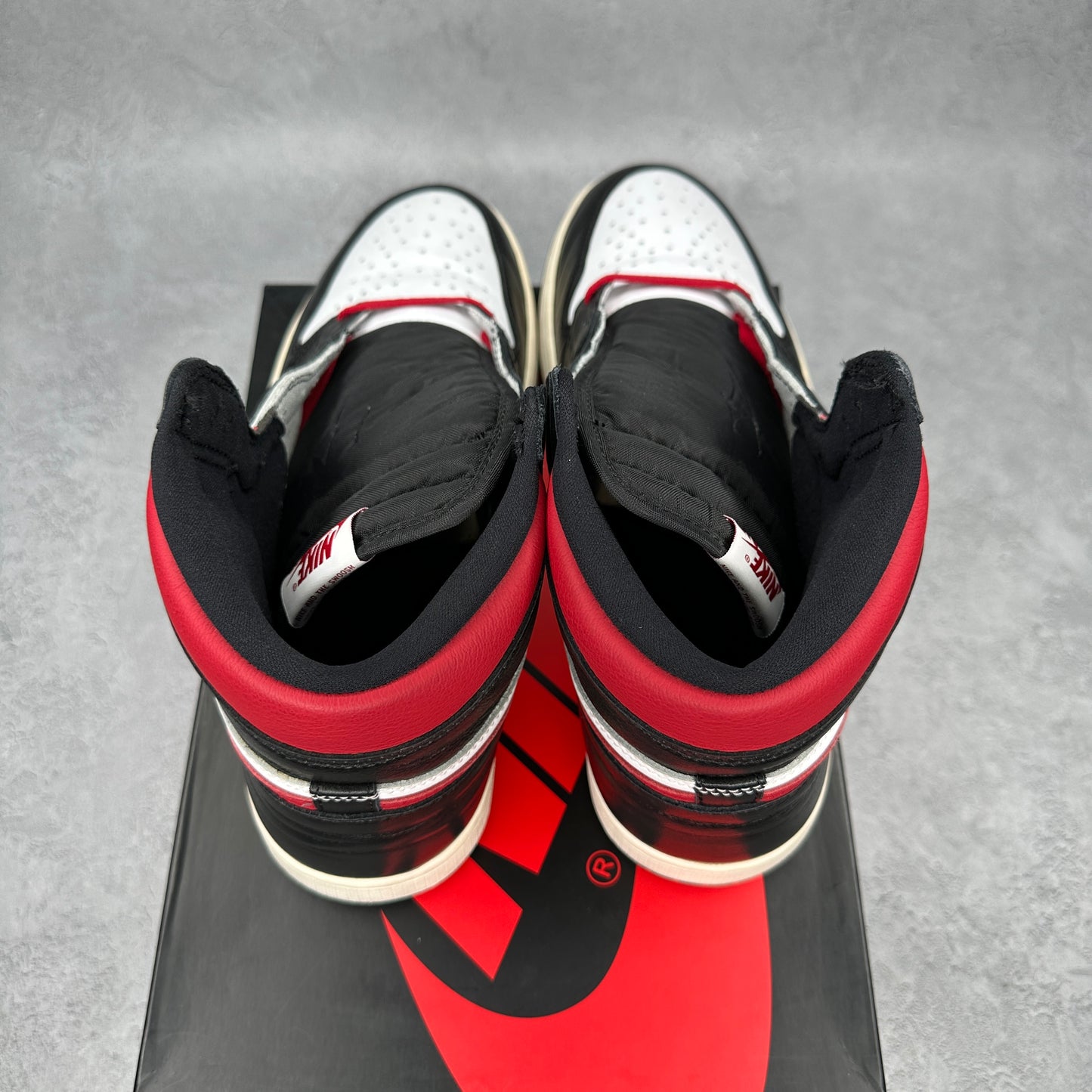 Jordan 1 Retro High Black Gym Red *pre-owned* SIZE 11.5