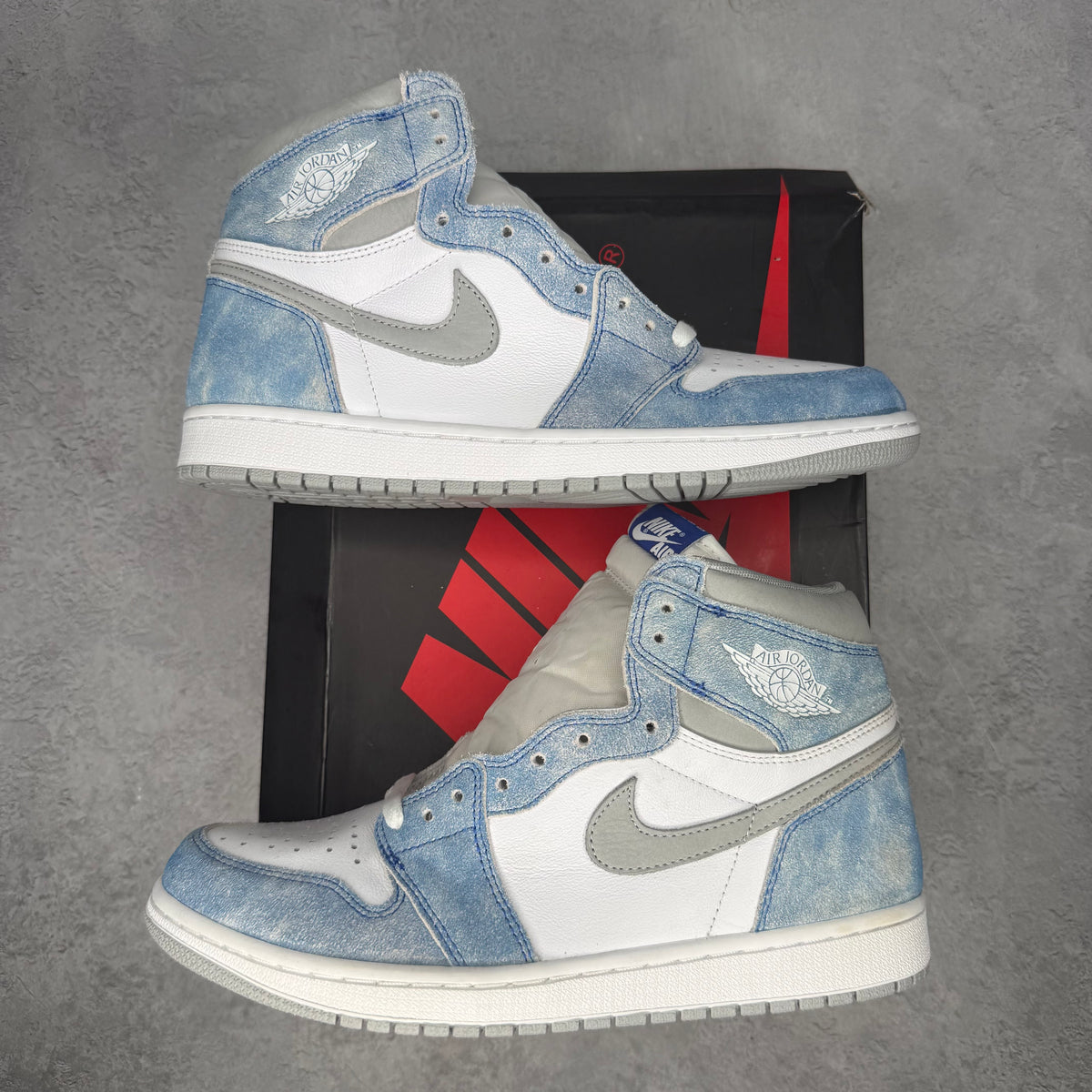 Jordan 1 Retro High Hyper Royal Smoke Grey