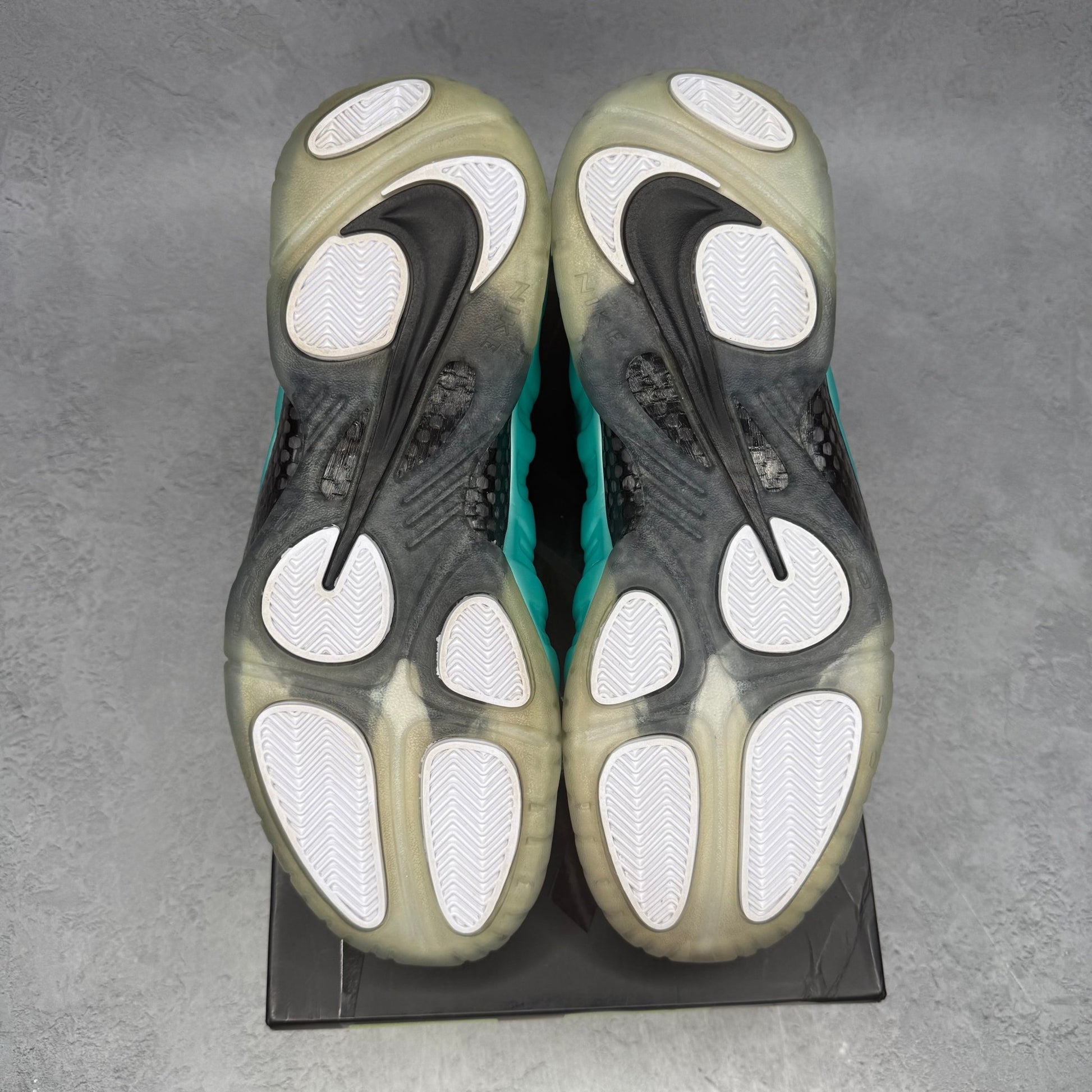 Air Nike Foamposite Pro Island Green VVNDS *pre - owned* SIZE 11 - Kicks Collective PA - Nike - 624041-303 - Men's Shoes - 11M/12.5W - Pre - Owned