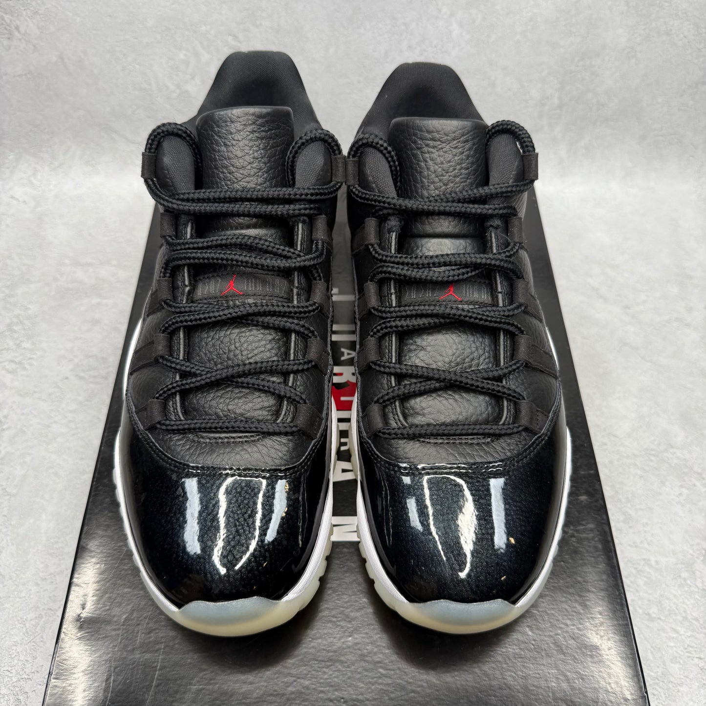 Jordan 11 Retro Low 72-10 *pre-owned* SIZE 10