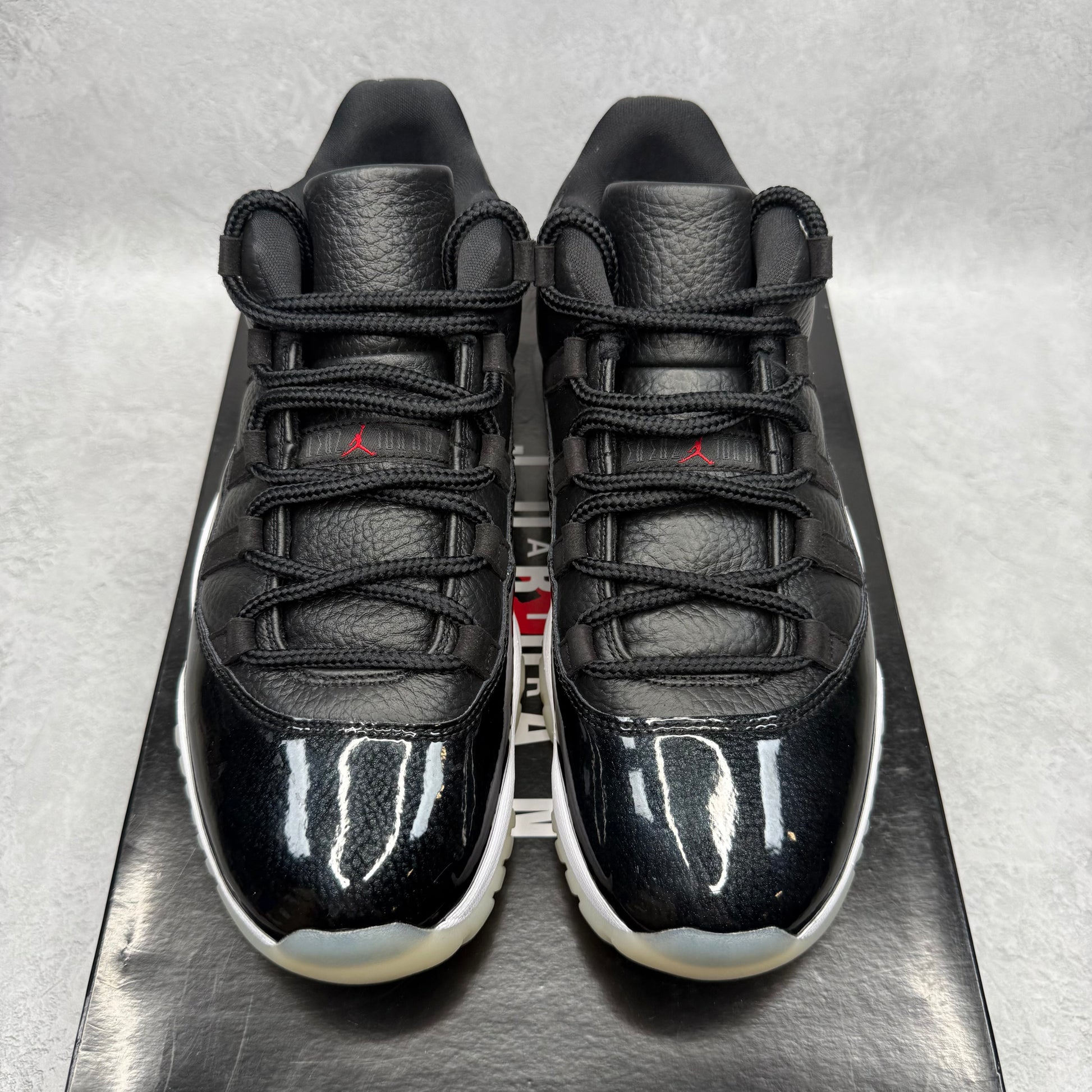 Jordan 11 Retro Low 72-10 *pre-owned* SIZE 10