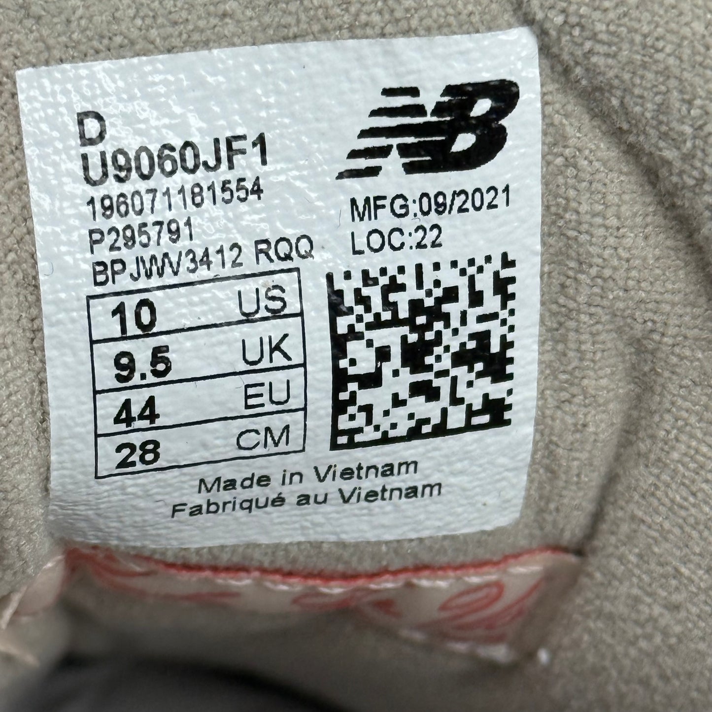 New Balance 9060 Joe Freshgoods Inside Voices Penny Cookie Pink *pre-owned* SIZE 10