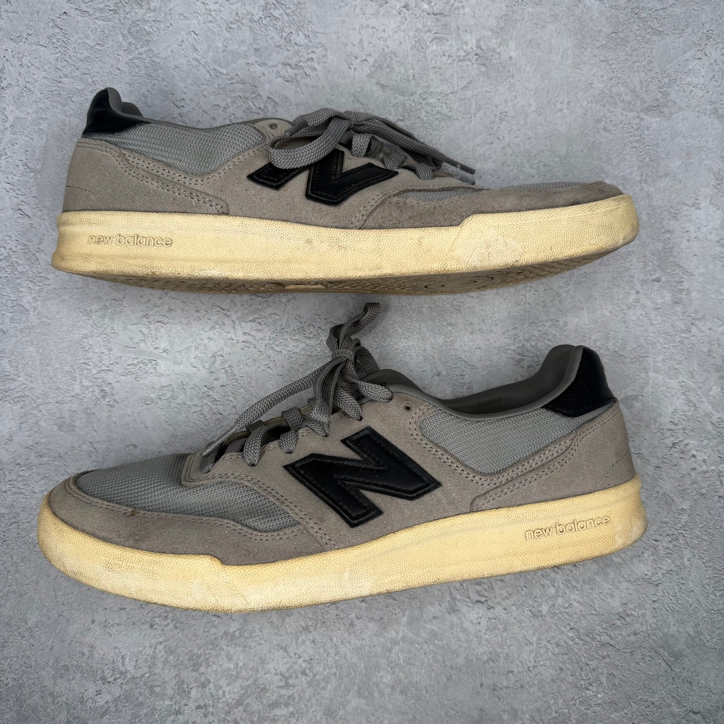 New Balance Men's 300 V2 Grey/Navy *pre-owned* SIZE 10.5