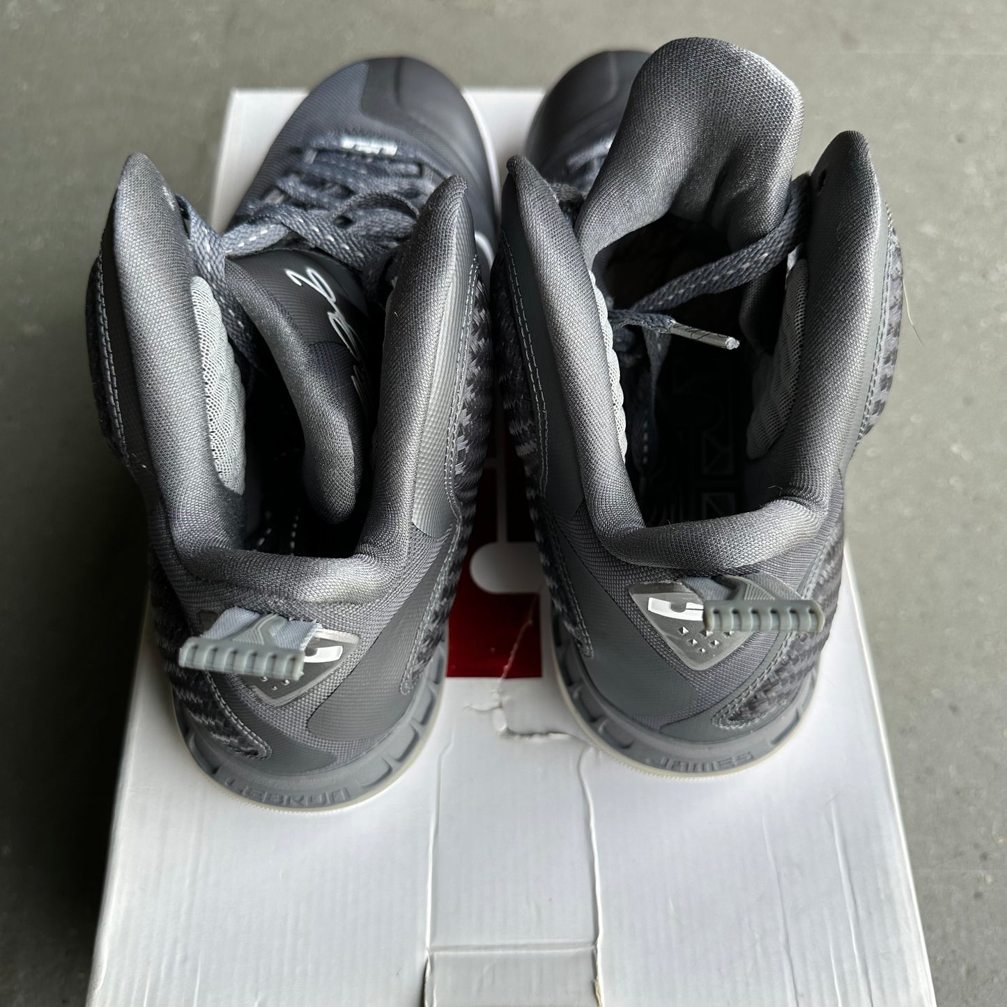 Nike LeBron 9 Cool Grey *pre-owned* (SIZE 9.5)