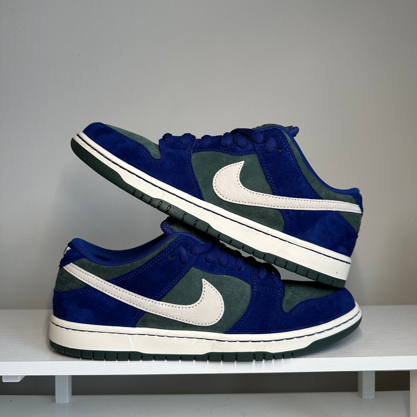 Nike SB Dunk Low Deep Royal Blue *pre-owned* (SIZE 9.5)