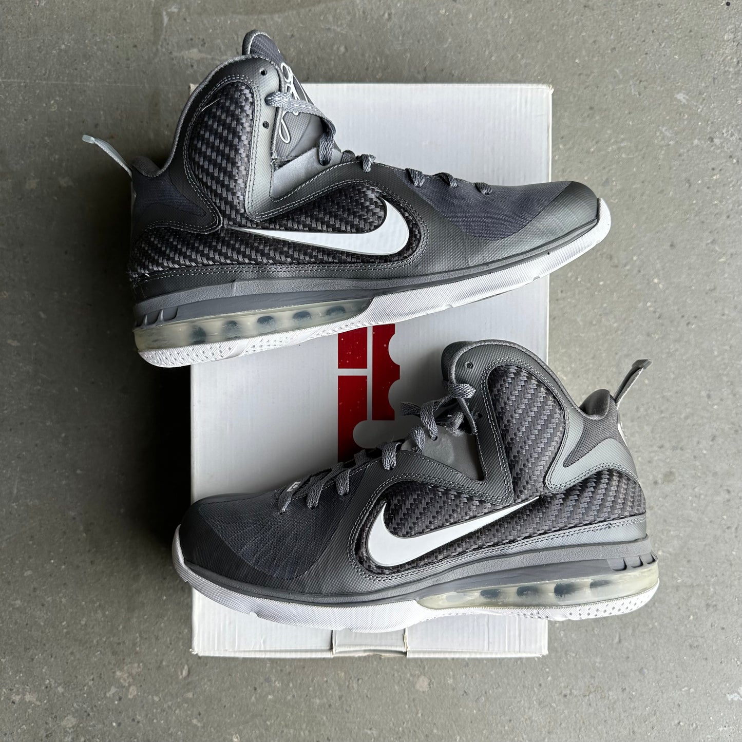 Nike LeBron 9 Cool Grey *pre-owned* (SIZE 9.5)
