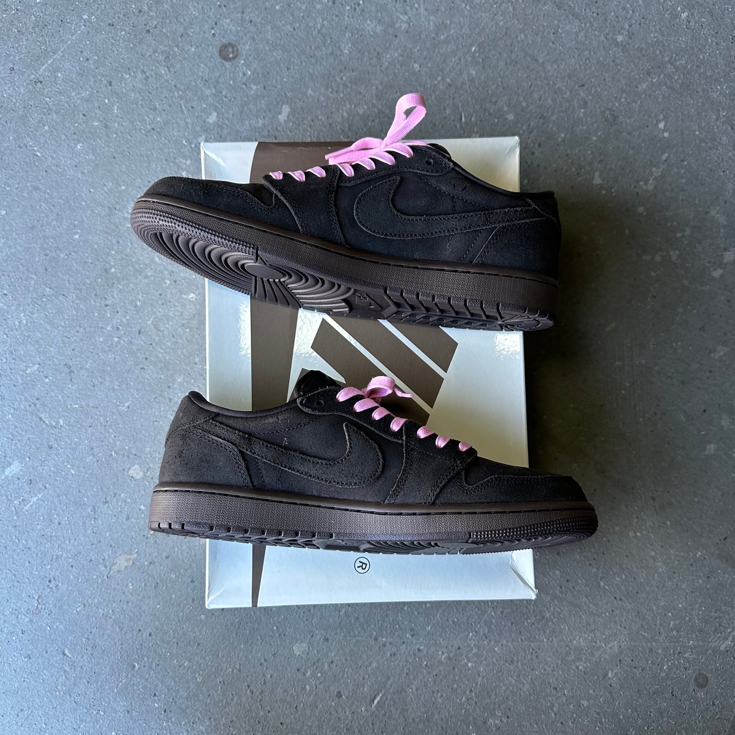 Jordan 1 Retro Low OG SP Travis Scott Velvet Brown *pre-owned* (SIZE 9.5)