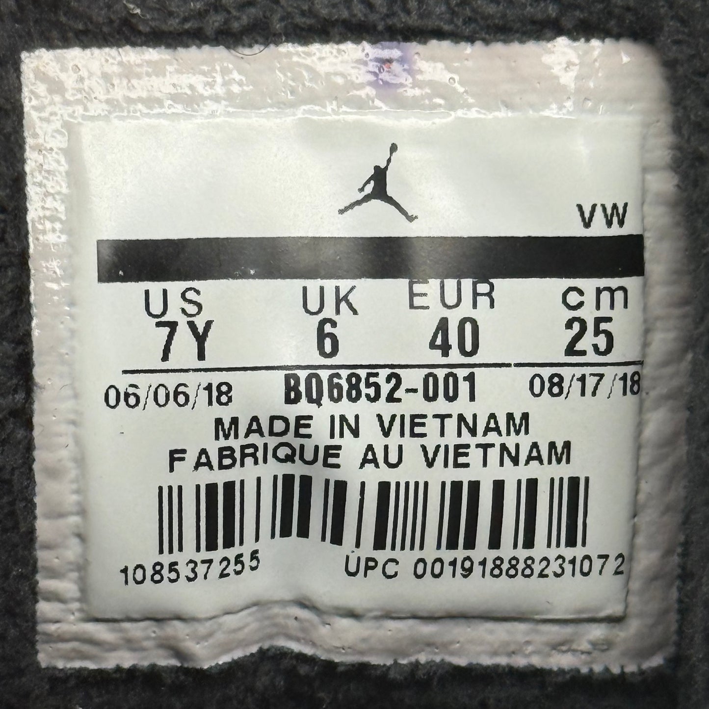 Jordan 12 Retro Winter Black (GS) *pre-owned* SIZE 7Y