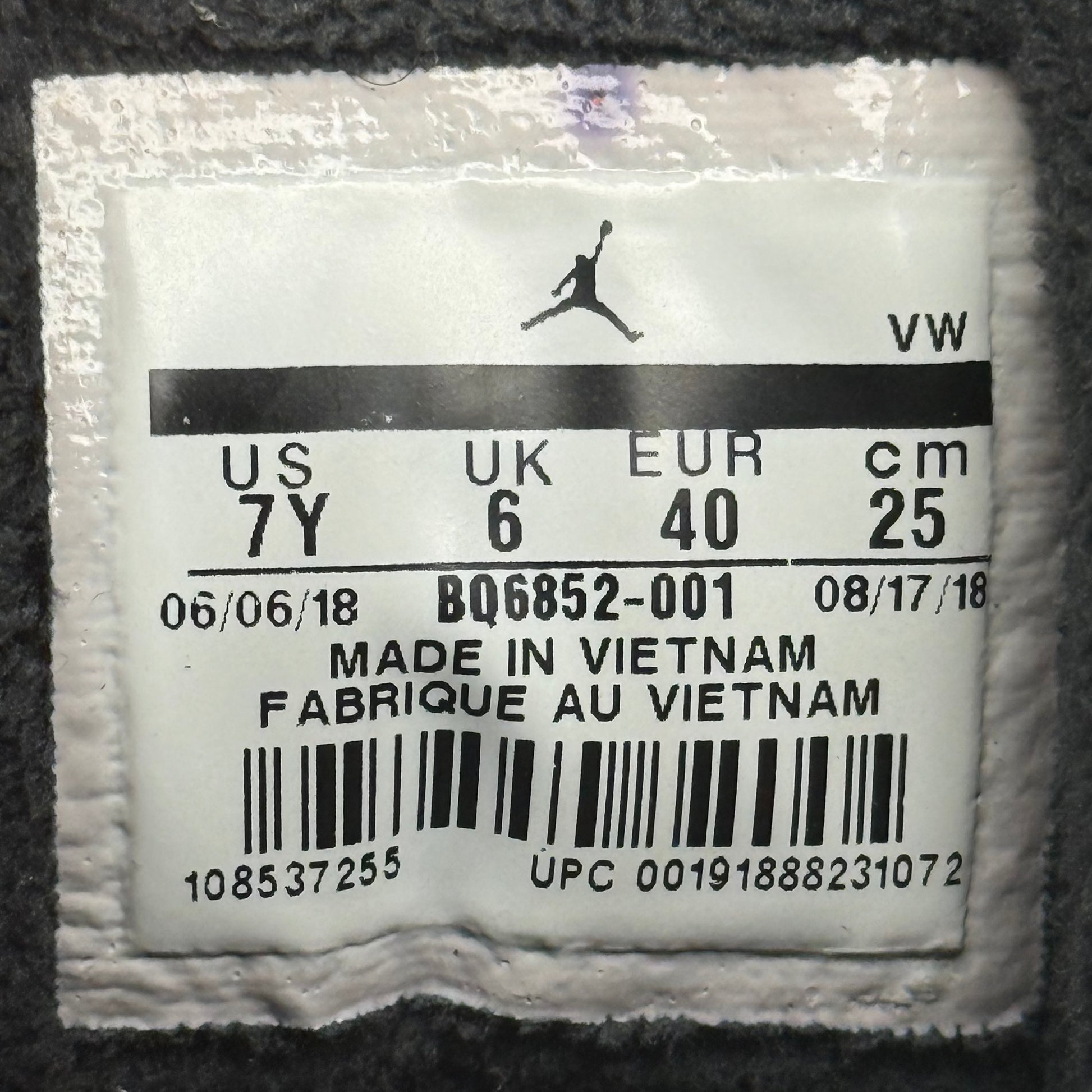 Jordan 12 Retro Winter Black (GS) *pre-owned* SIZE 7Y