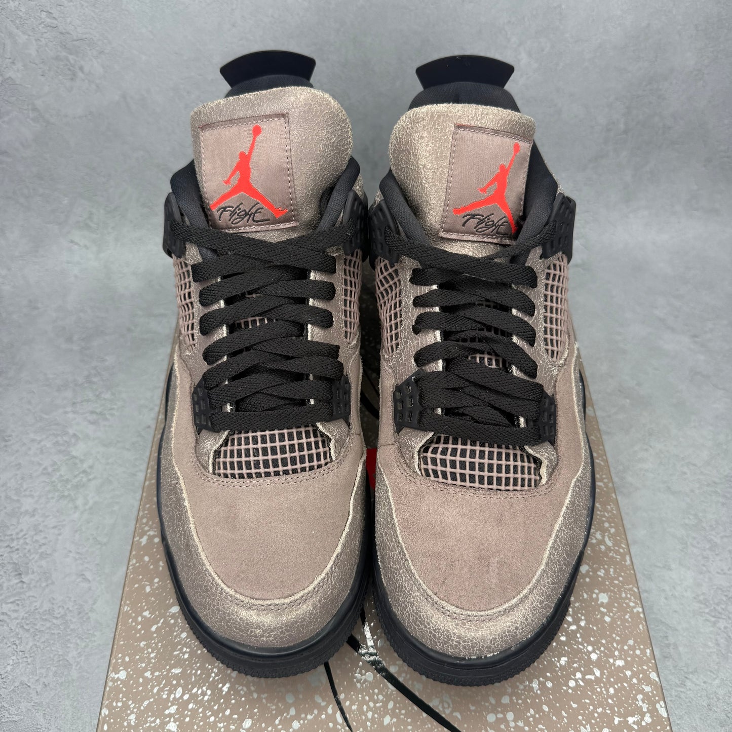 Jordan 4 Retro Taupe Haze *pre-owned* SIZE 11