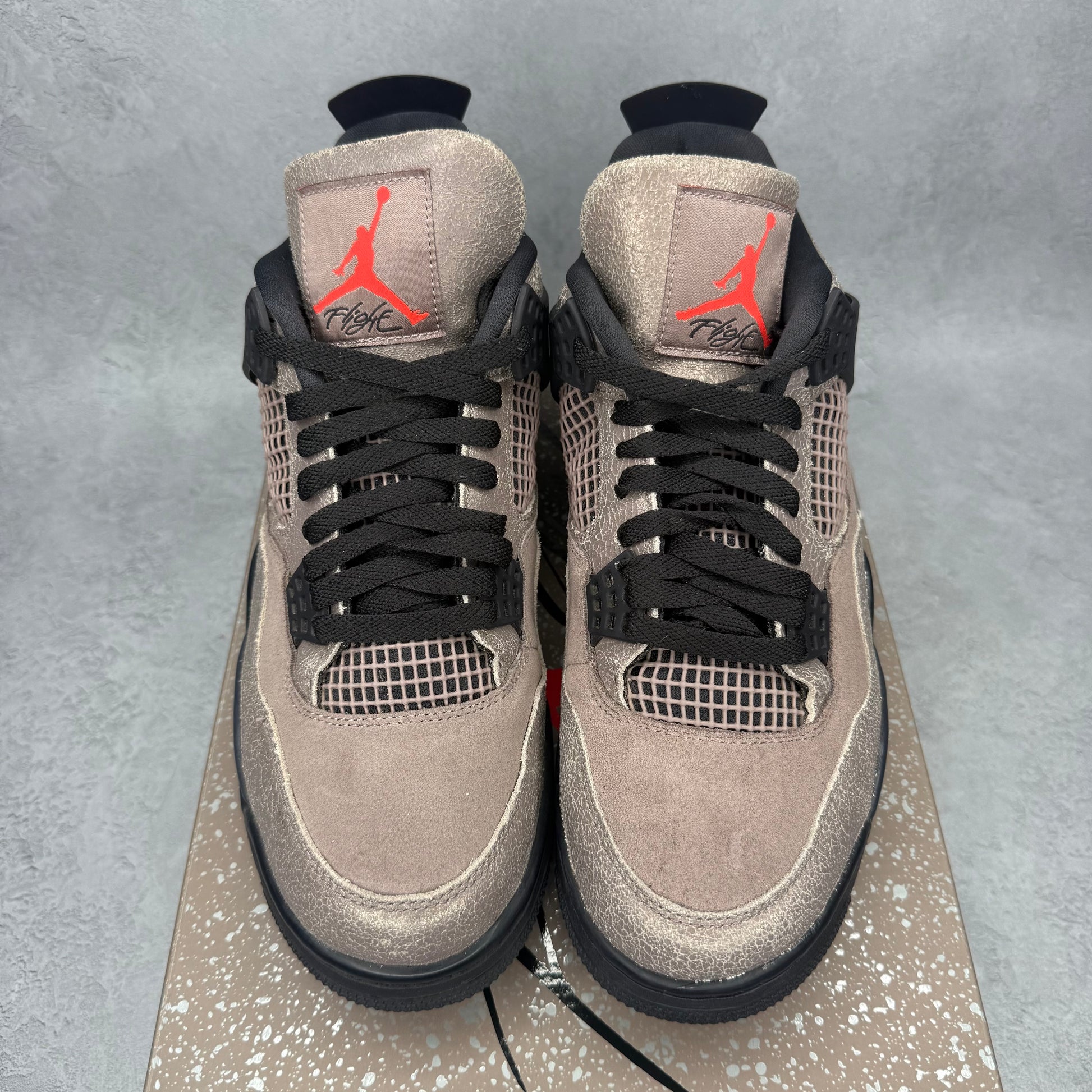 Jordan 4 Retro Taupe Haze *pre-owned* SIZE 11
