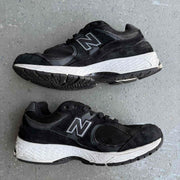 New Balance 2002R Black Gunmetal *pre-owned* SIZE 8.5
