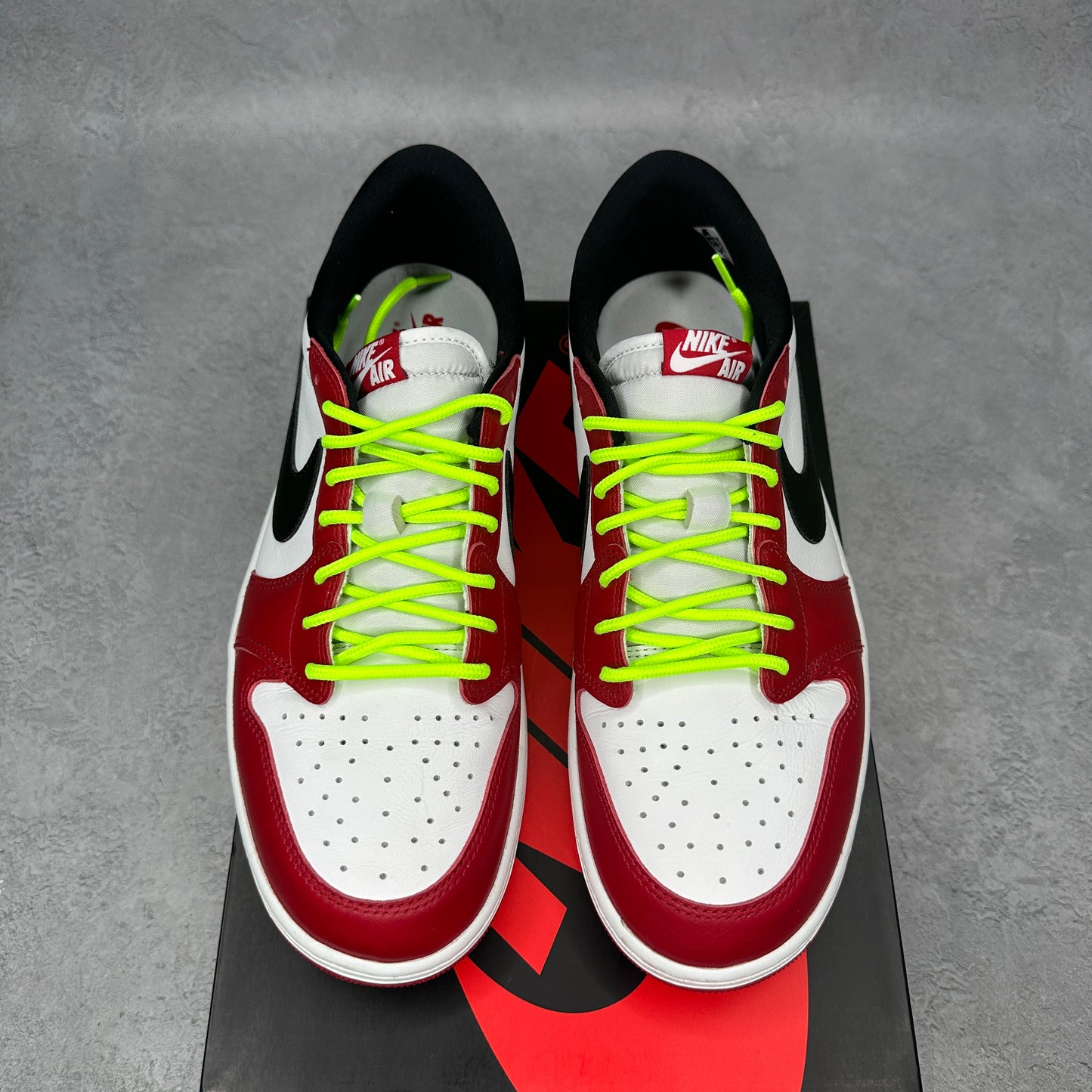 Jordan 1 Retro Low OG Chicago (2025) *pre-owned* SIZE 11.5