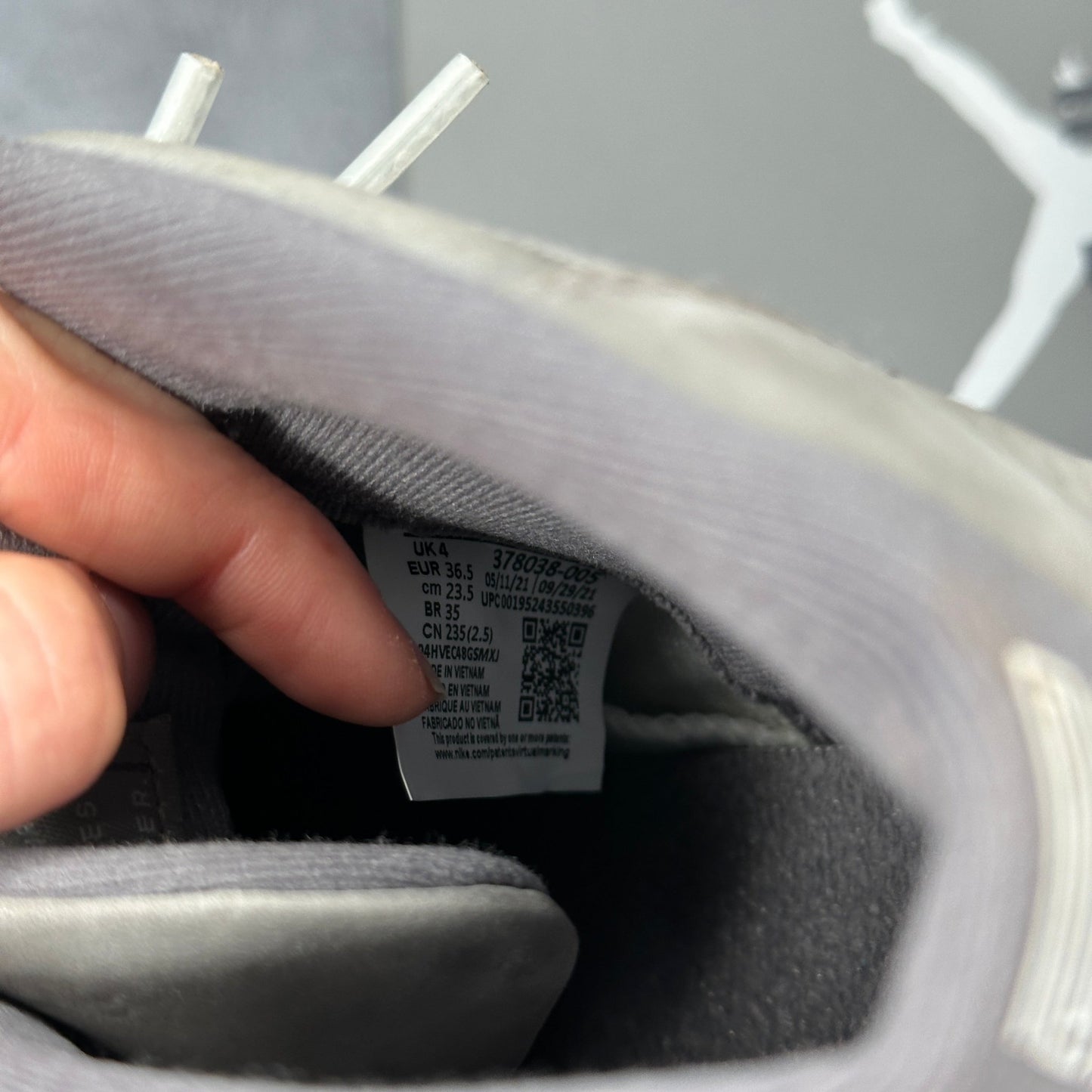 Jordan 11 Retro Cool Grey (2021) (GS) *pre - owned* SIZE 4.5Y - Kicks Collective PA - Jordan - 378038 - 005 - Men's Shoes - 4.5M/6W - Pre - Owned