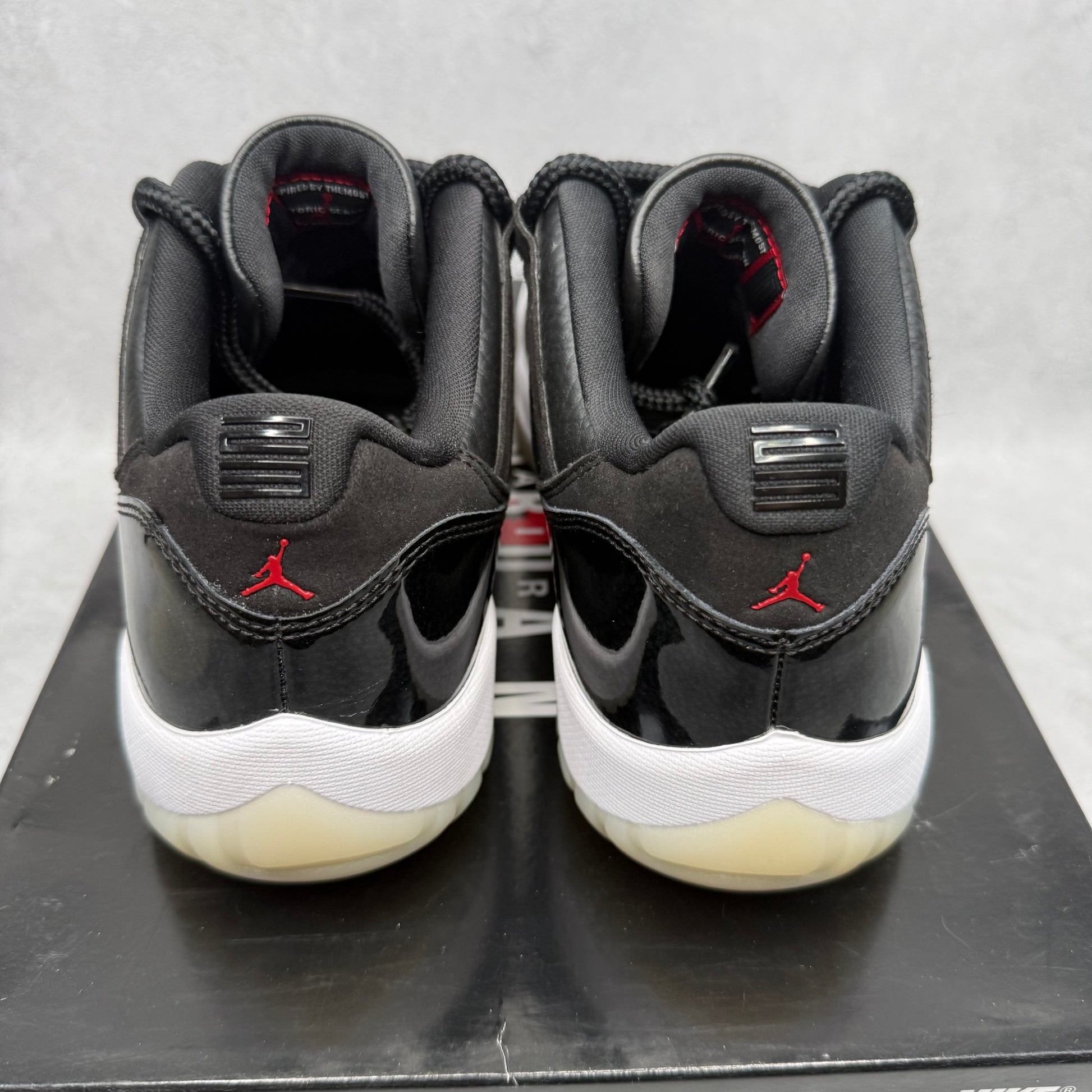 Jordan 11 Retro Low 72-10 *pre-owned* SIZE 10