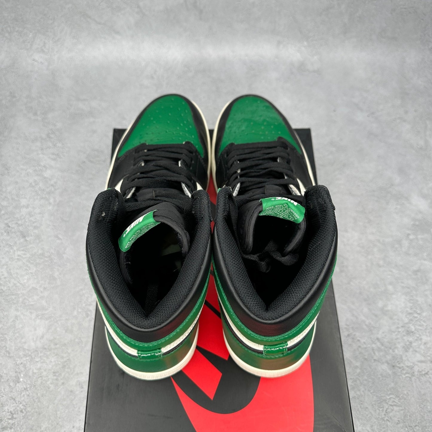 Jordan 1 Retro High Pine Green *pre - owned* SIZE 12 - Kicks Collective PA - Jordan - 555088-302 - Men's Shoes - 12M/13.5W - Pre - Owned