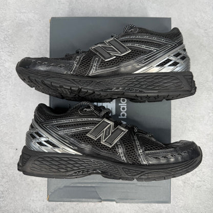 New Balance 1906R Black Metallic Silver *pre-owned* SIZE 8.5