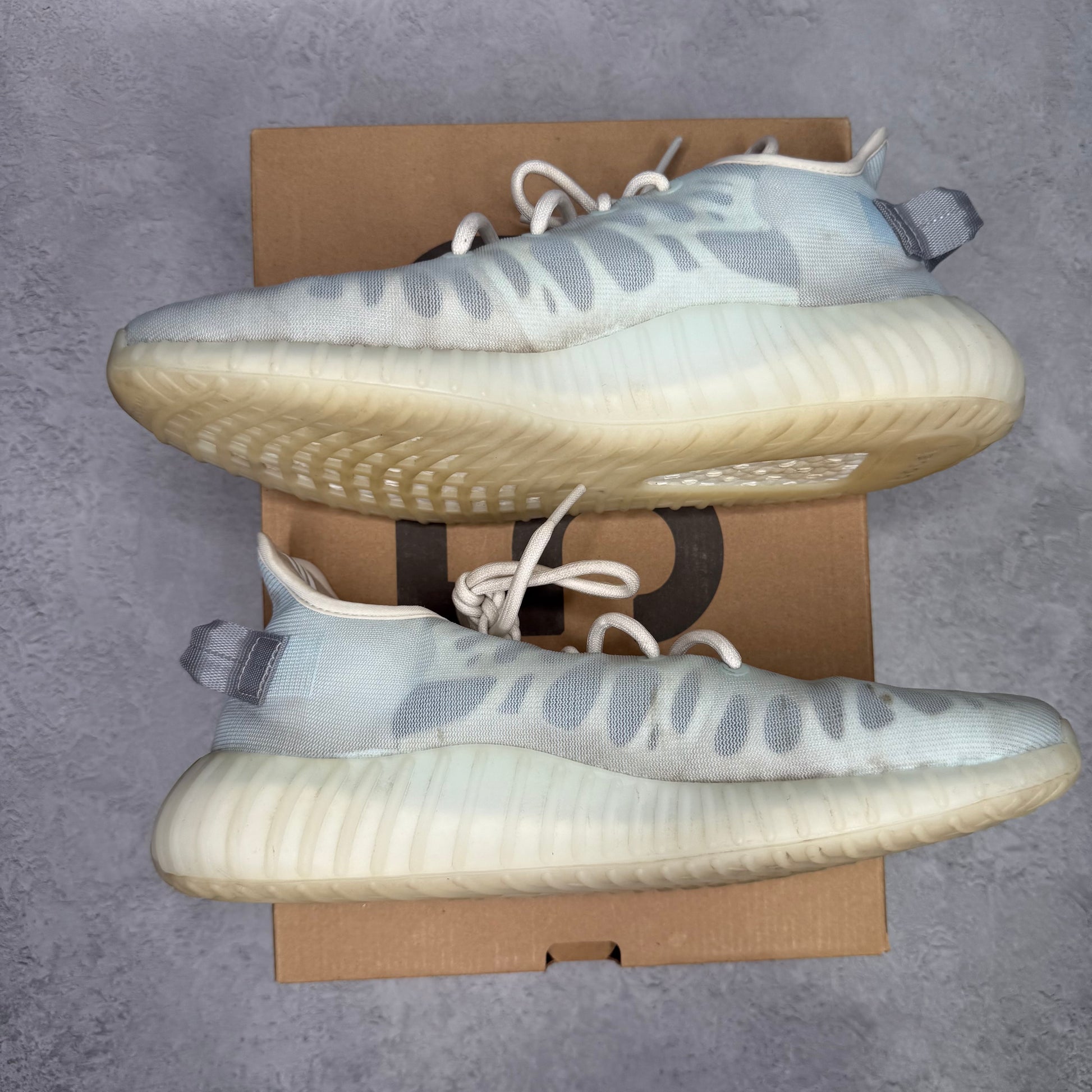 adidas Yeezy Boost 350 V2 Mono Ice *pre-owned* SIZE 9.5